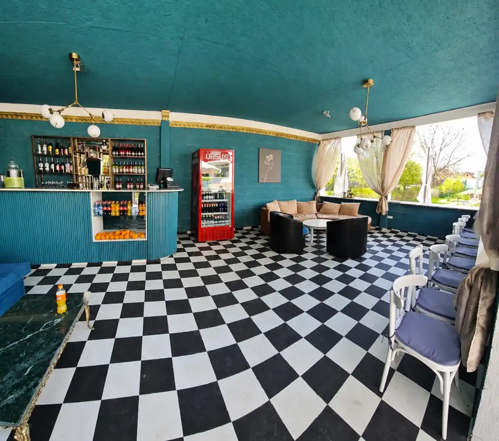 Sala de mese / restaurant — 3:2